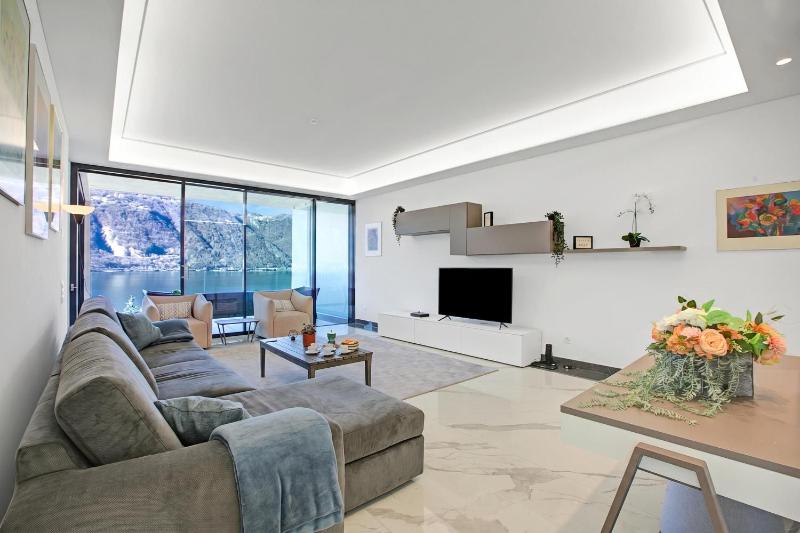 Residenza La Fontana with View Terrace - Happy Rentals - image 13