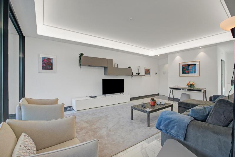 Residenza La Fontana with View Terrace - Happy Rentals - image 16