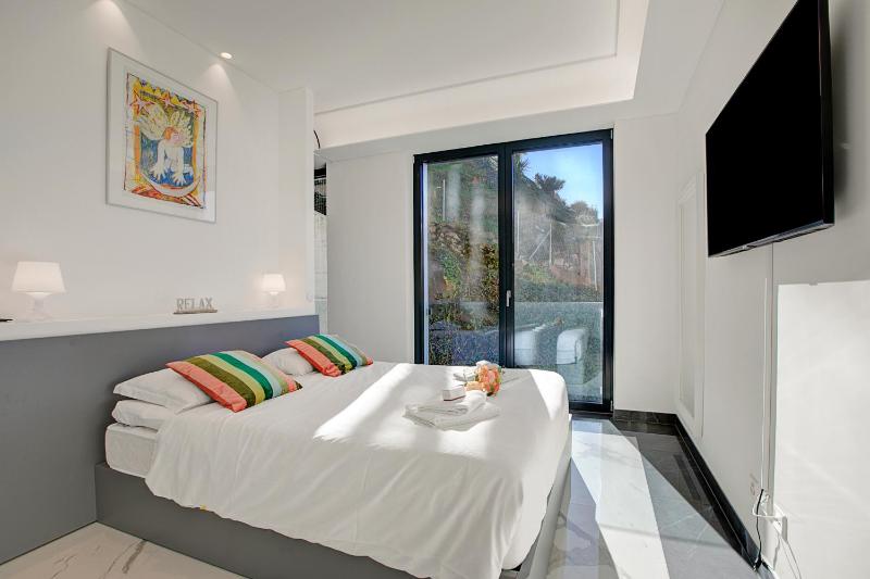 Residenza La Fontana with View Terrace - Happy Rentals - image 10
