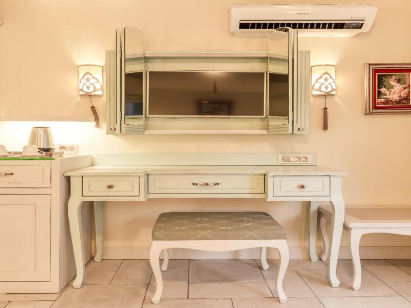 Double or Twin Room with Side Sea View image 2