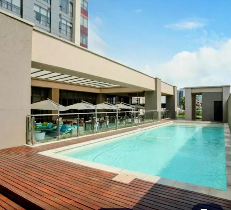 Urban Oasis Sandton Skye Apartment 407 & 313 - image 4