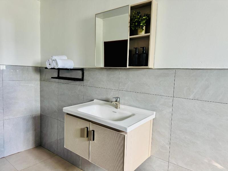 Revo Apartments - image 3