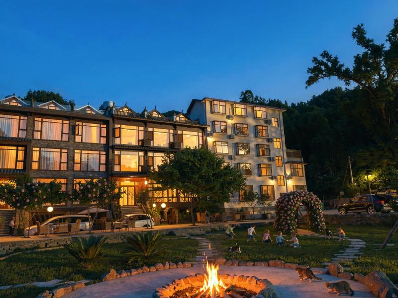 Inshan Mountain Boutique Lodge Near Zhangjiajie National Forest Park South Gate With Garden Mountain Views Traditional Chinese Residence Style Quiet Retreats For Travelers Seeking Nature And Seclusion - image 7