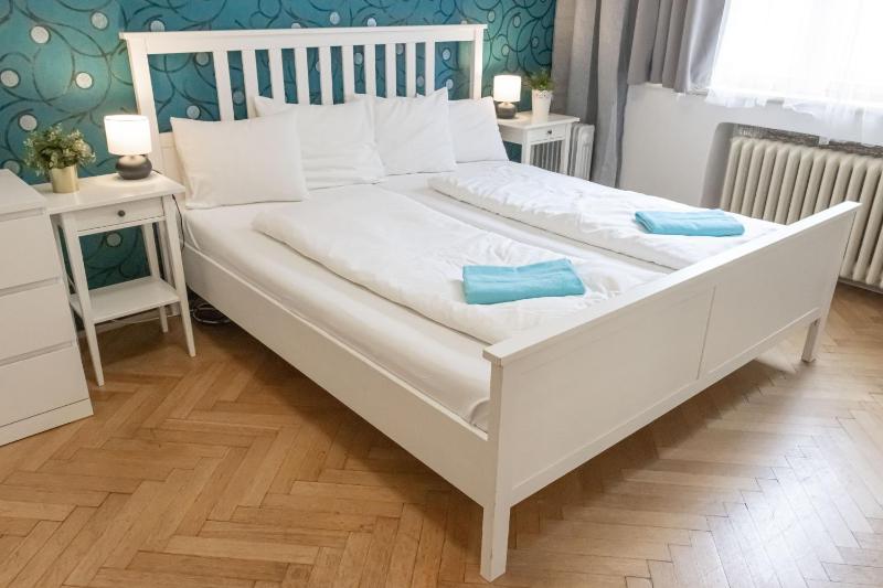Apartments with 2 Bathrooms - 9 min walk to Old Town Square - image 7