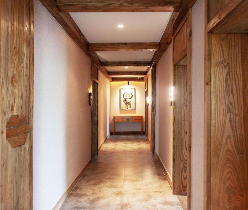Inshan Mountain Boutique Lodge Near Zhangjiajie National Forest Park South Gate With Garden Mountain Views Traditional Chinese Residence Style Quiet Retreats For Travelers Seeking Nature And Seclusion - image 8