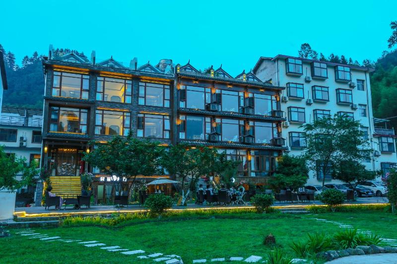Inshan Mountain Boutique Lodge Near Zhangjiajie National Forest Park South Gate With Garden Mountain Views Traditional Chinese Residence Style Quiet Retreats For Travelers Seeking Nature And Seclusion - image 18