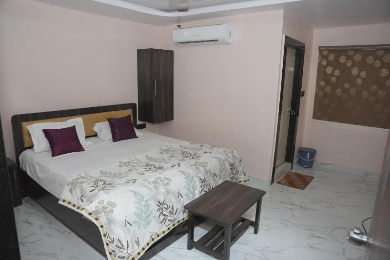 V Rooms - image 1