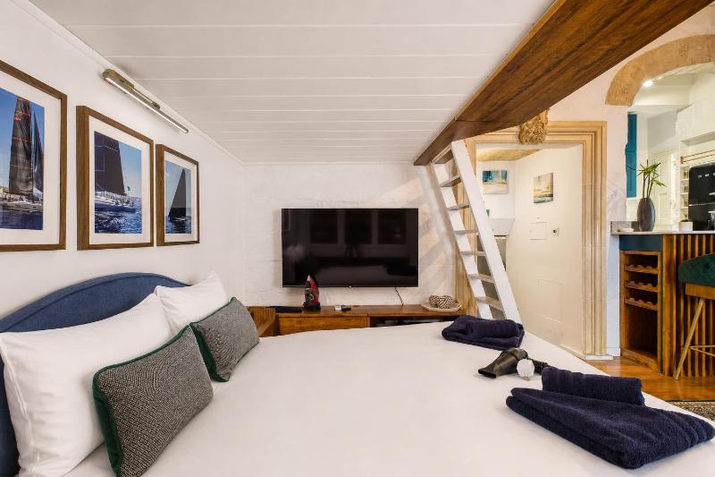Luxury loft apartment with Maltese balcony LDEM2-1 - image 4