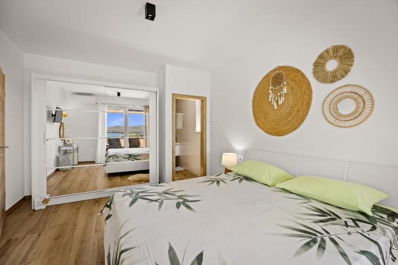 Villa Pergosa near Medulin for 8 persons with 38 m2 pool sea view - only 200 meters from beach - image 33