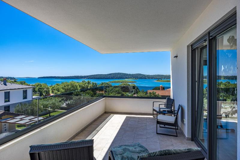 Villa Pergosa near Medulin for 8 persons with 38 m2 pool sea view - only 200 meters from beach - image 26