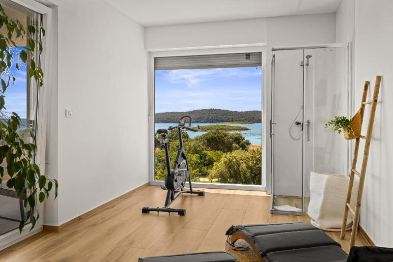 Villa Pergosa near Medulin for 8 persons with 38 m2 pool sea view - only 200 meters from beach - image 32