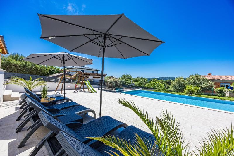 Villa Pergosa near Medulin for 8 persons with 38 m2 pool sea view - only 200 meters from beach - image 18