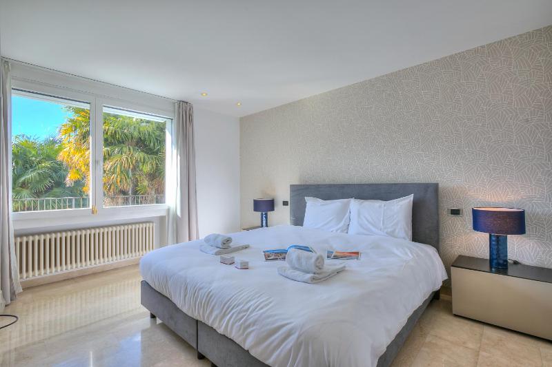 Lugano Lake View Villa with Private Pool - image 37