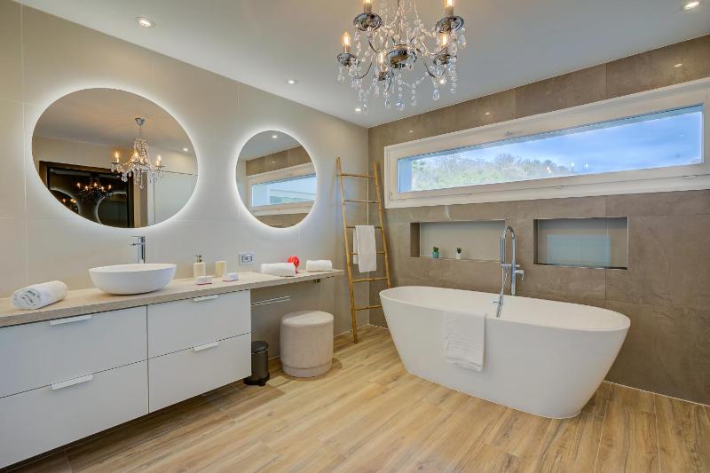Lugano Lake View Villa with Private Pool - image 31