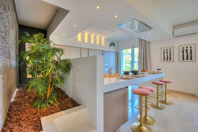 Lugano Lake View Villa with Private Pool - image 47