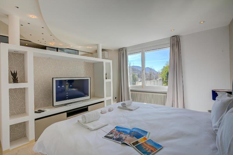Lugano Lake View Villa with Private Pool - image 34