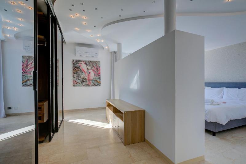 Lugano Lake View Villa with Private Pool - image 27