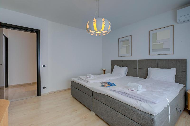 Lugano Lake View Villa with Private Pool - image 6