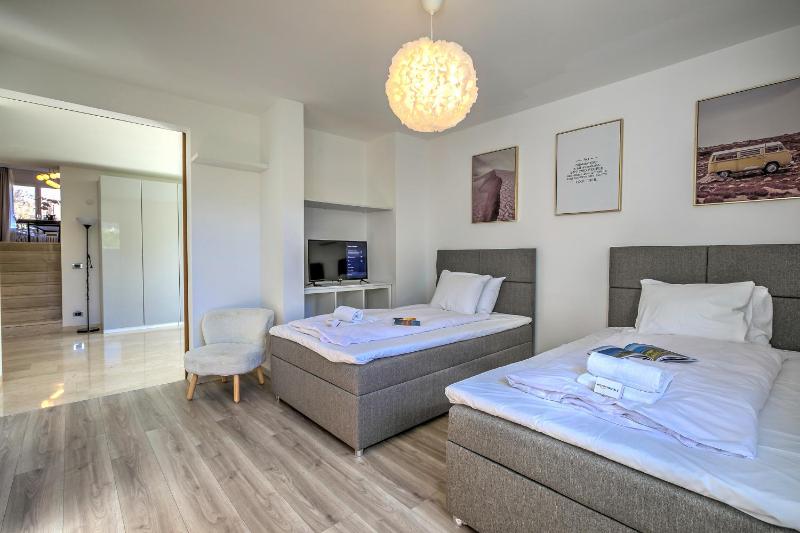 Lugano Lake View Villa with Private Pool - image 38