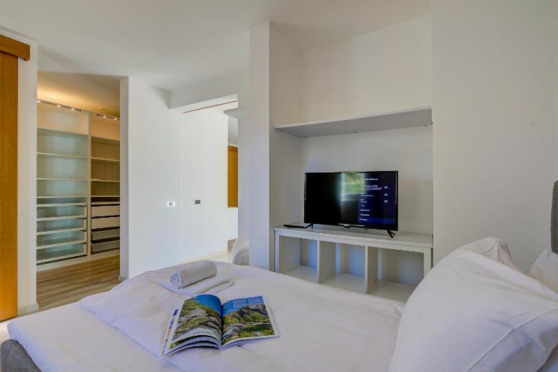 Lugano Lake View Villa with Private Pool - image 11