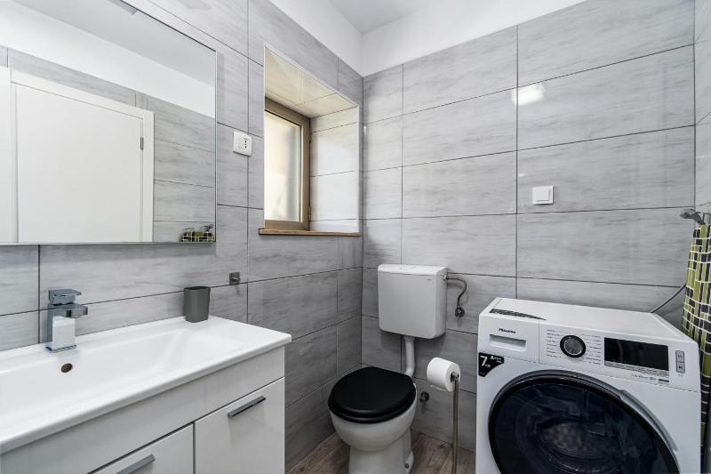 Apartment Erin by Rent Istria - image 11