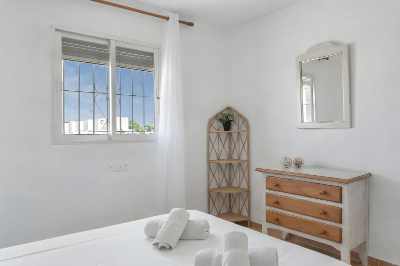 Apartamento con piscina compartida a 2 km de las playa - image 9