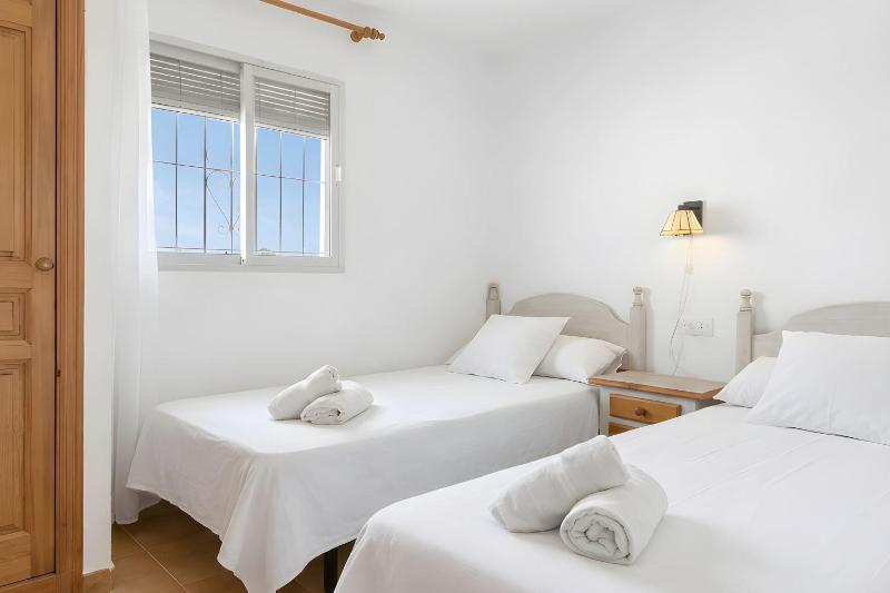 Apartamento con piscina compartida a 2 km de las playa - image 19