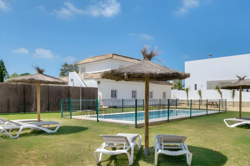 Apartamento con piscina compartida a 2 km de las playa - image 16