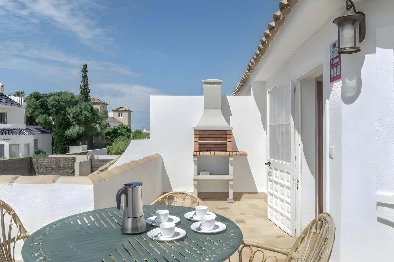Apartamento con piscina compartida a 2 km de las playa - image 3