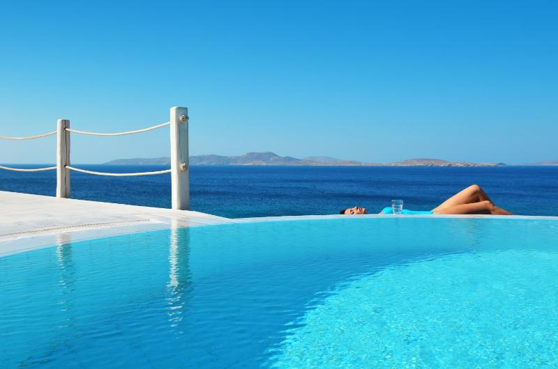 Deluxe Suite with Private Pool image 4