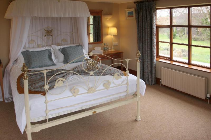 The Oak Suite image 2