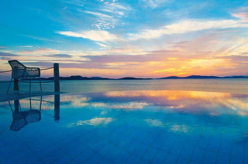 Deluxe Suite with Private Pool image 2