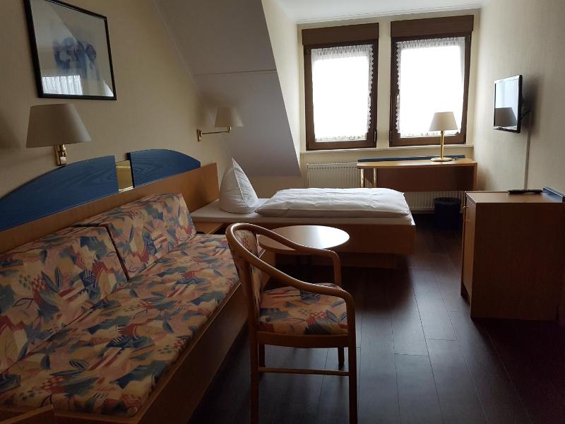 Single Room image 3