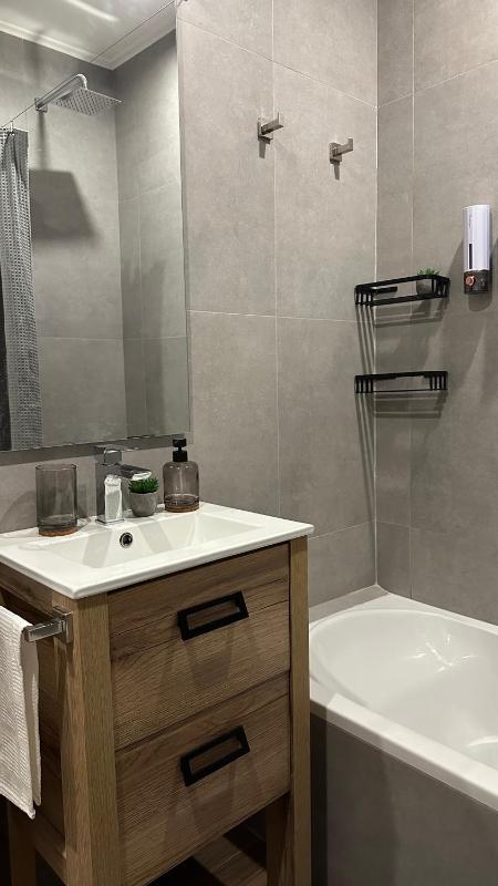 1BR home for 4 guests with heated pool mountain view and dishwasher - image 2