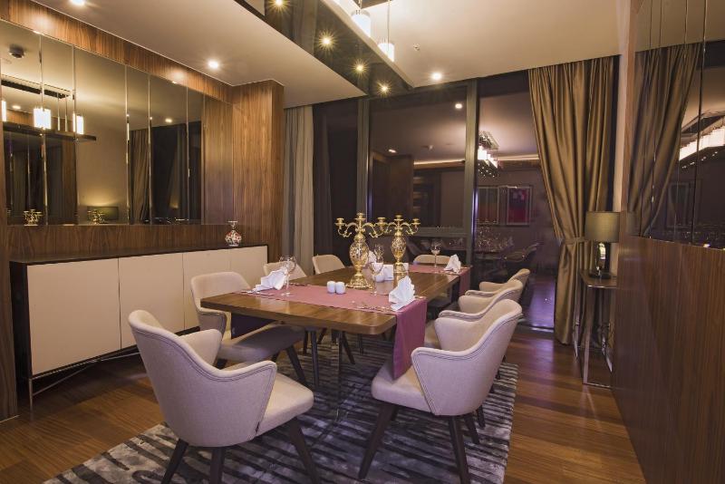 Presidential Suite image 4