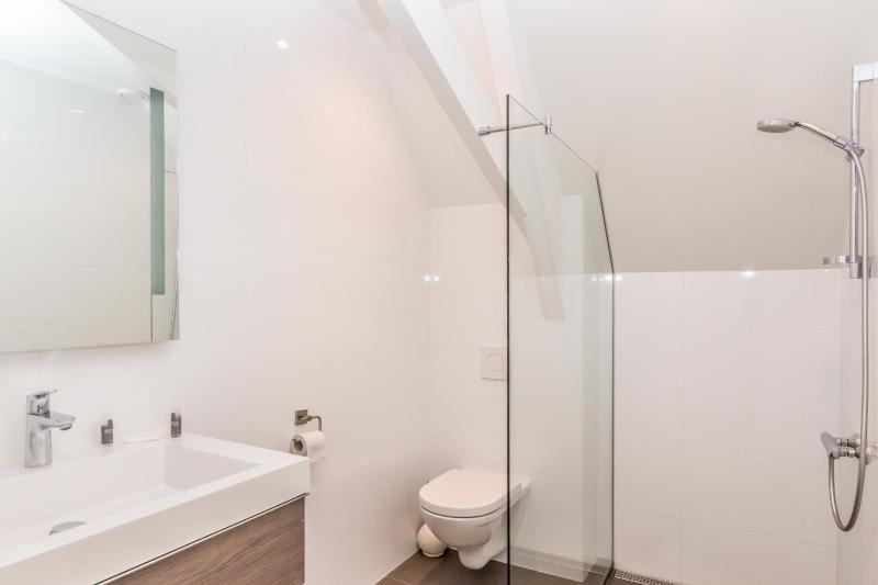 Budget Twin Room on Second Floor image 3