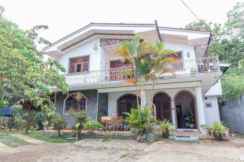 Ohana Hiriketiya Surf Coliving - image 1