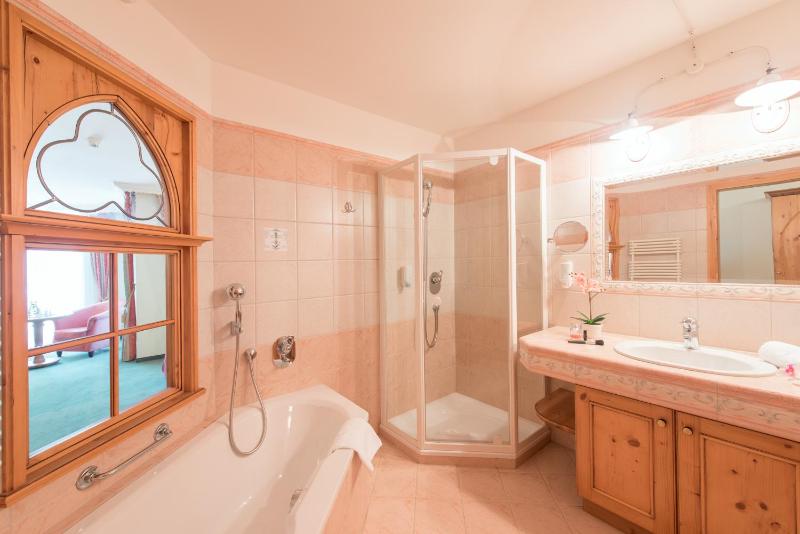 Standard Double Room image 3