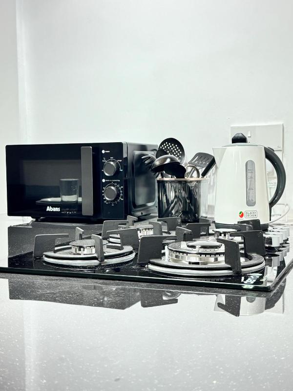 Apartment B W Kitchen 5 Mins Beach 20 Mins Airport - image 16
