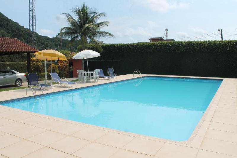 O Melhor Chalé da Praia do Guaiúba com Churrasqueira e Piscina Gigante - image 2