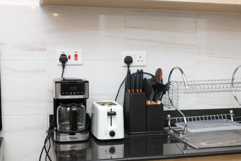 Modern 2BR Apartment in Mombasa CBD with 2 Bathrooms & Balcony near Airport & Old Town - image 14