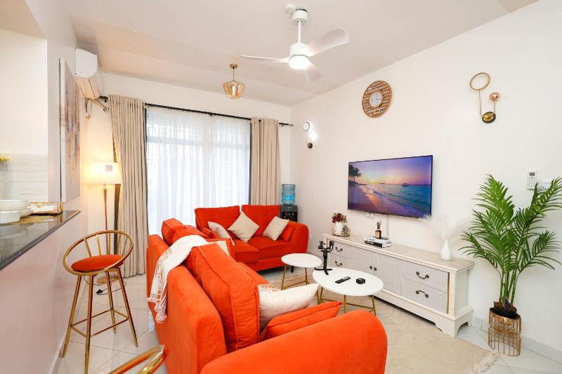 Modern 2BR Apartment in Mombasa CBD with 2 Bathrooms & Balcony near Airport & Old Town - image 1