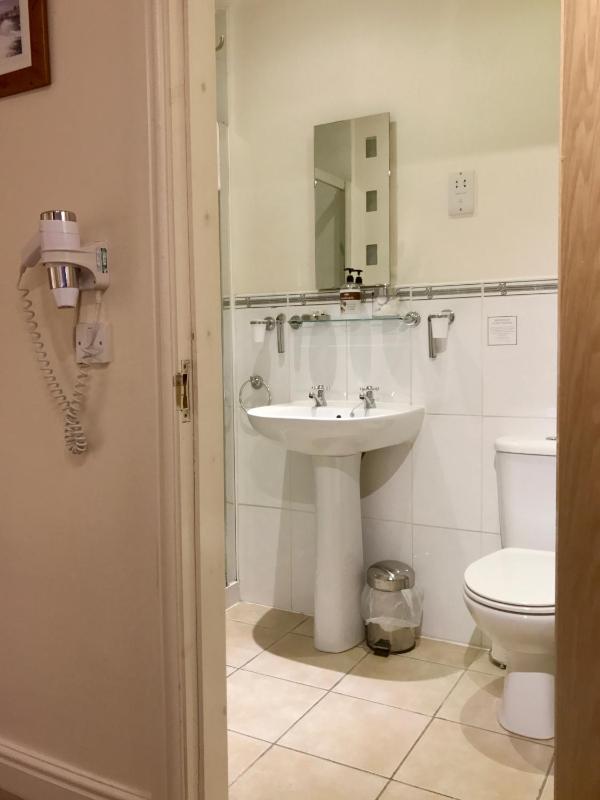 Twin Room image 2