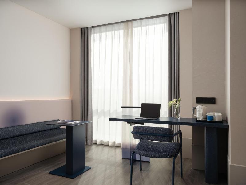 Atour Light Hotel Nanjing North Station Biomedical Valley - image 15