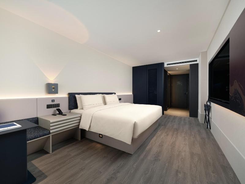 Atour Light Hotel Nanjing North Station Biomedical Valley - image 2