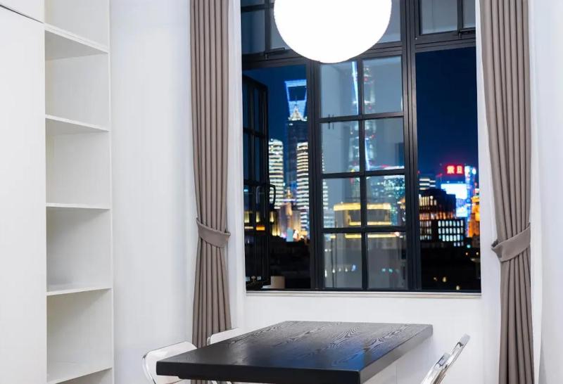 Charming Lodge with Lujiazui Night View Steps to The Bund & Metro Lines 10 & 12-Cloudy Joy Home - image 7