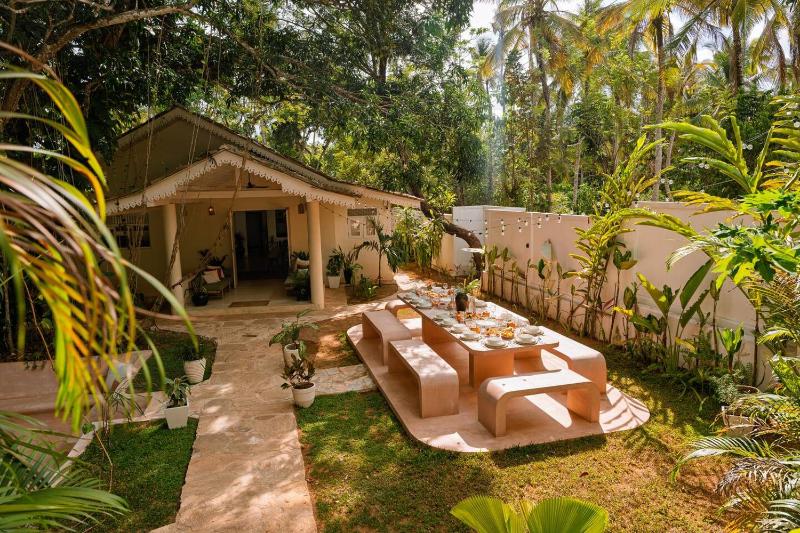 Luxury Villa in Jungle Setting with Infinity Pool and Firepit - image 6