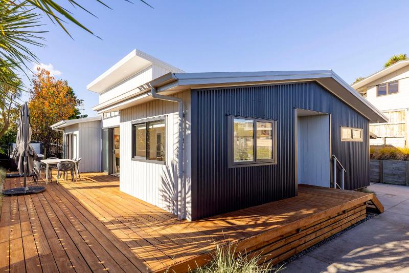 Idyllic Getaway - modern and stylish with private spa - image 34