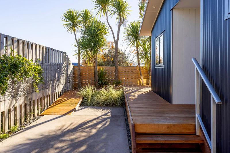 Idyllic Getaway - modern and stylish with private spa - image 6