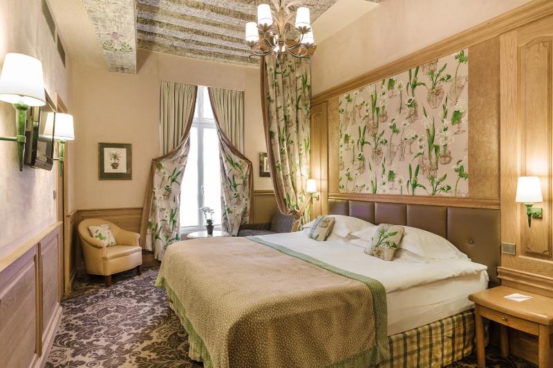 Executive Room image 3